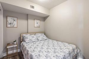 a bedroom with a bed with a floral bedspread at Downtown Columbia Apartment in Columbia