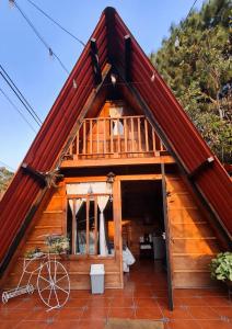 a house with a red roof with a balcony at Casa Jardin De Julia in San Juan del Obispo