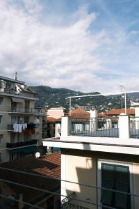 vistas a la ciudad desde el techo de un edificio en La Casa di Giulia by PortofinoVacanze en Rapallo