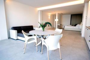 Posezení v ubytování Calammare Apartments - Luxury Apartments with Beach and Gym - Molfetta