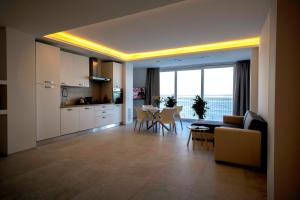 Kuchyň nebo kuchyňský kout v ubytování Calammare Apartments - Luxury Apartments with Beach and Gym - Molfetta