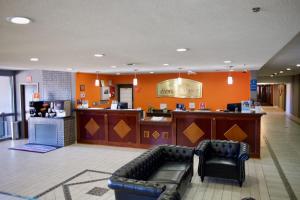 a waiting room with a couch in a lobby at Howard Johnson by Wyndham Lexington in Lexington