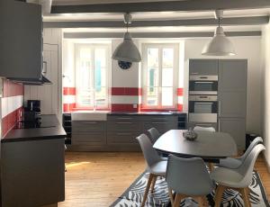 a kitchen with a table and chairs in it at Appartement Sully in Saint-Martin-de-Ré