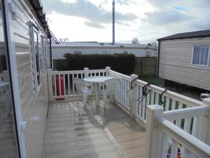 Un balcón o terraza en Kingfisher Mistral 8 Berth, Central Heated, Close to site exit FREE WIFI