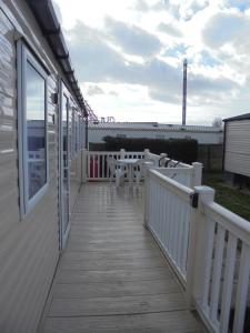 Un balcón o terraza en Kingfisher Mistral 8 Berth, Central Heated, Close to site exit FREE WIFI