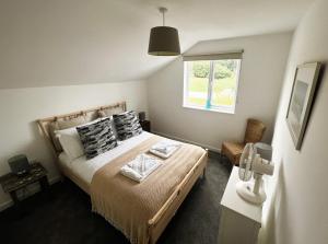 a bedroom with a bed and a window at Temperance in Freshwater