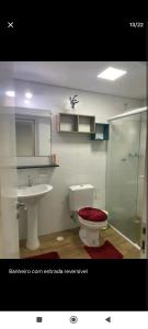 a bathroom with a toilet and a sink at Apartamento centro in São Paulo