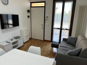 Ruang duduk di Forli Sud - Romagna Central Suite Apartment - Parking