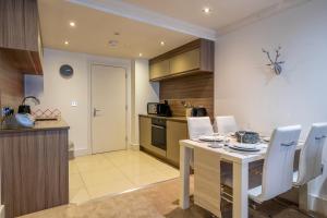 a kitchen with a table and chairs in a kitchen at 31 Cocoa Suites in York