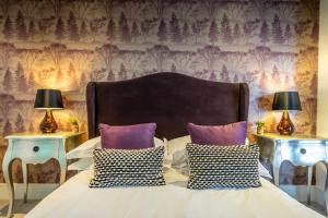 a bedroom with a bed with two night stands and two lamps at 31 Cocoa Suites in York