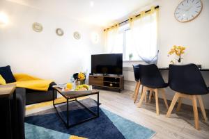 a living room with a couch and chairs and a tv at May Disc - Long Stay - Contractors in Swindon