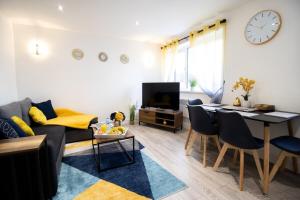 a living room with a couch and a table at May Disc - Long Stay - Contractors in Swindon