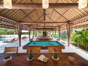 Meja biliard di Villa Samadhana