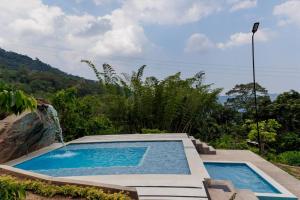 a swimming pool with a view of a mountain at El Acuífero in Guaduas