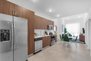 Kuchyň nebo kuchyňský kout v ubytování Miami Magic Vibrant 2 Bedroom with Free Parking + 25 fotografií