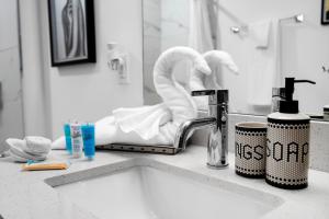 Fotografie z fotogalerie ubytování Miami Magic Vibrant 2 Bedroom with Free Parking v Miami