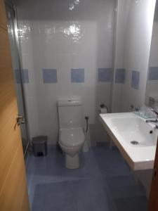 Phòng tắm tại Hostería Río Negro