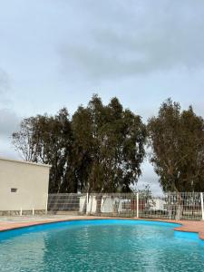 una piscina frente a una valla en CAMPING DELTA NATURA LA TANCADA, en Amposta