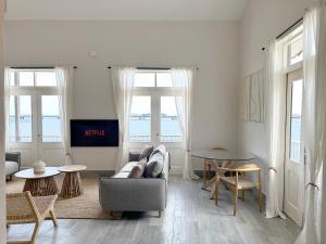 TV a/nebo společenská místnost v ubytování AmazINN Places Casa del Mar