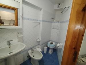 Et badeværelse på Ischia Ponte appartamento romantico 8 posti letto