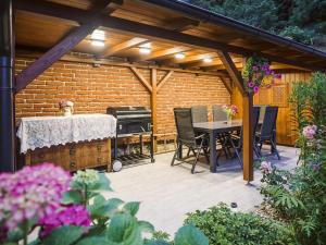 a patio with a grill and a table and chairs at Apartment Jinghu in Hluboká nad Vltavou