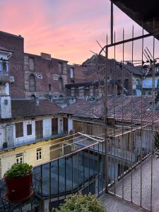 トリノにあるBnB Sakura Via Napioneの建物の屋根からの眺め