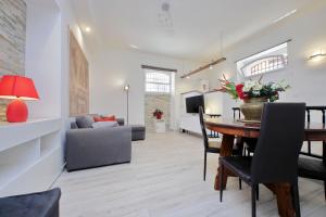 a living room with a table and a couch at Domus Monamì Apartment in Rome