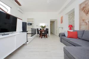 a living room with a couch and a flat screen tv at Domus Monamì Apartment in Rome