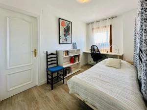 a bedroom with a bed and a desk and a chair at Llevant CostaBravaSi in Sant Feliu de Guíxols