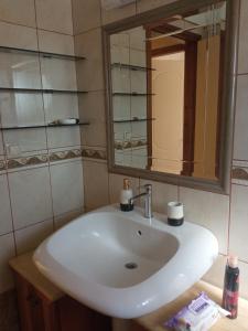 Kylpyhuone majoituspaikassa Glaros