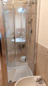 a bathroom with a shower and a toilet and a sink at La casa del Mago camere e appartamenti in Pissignano