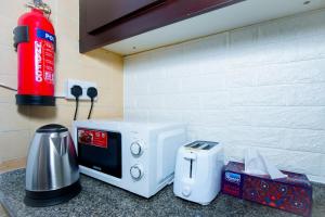 Η κουζίνα ή μικρή κουζίνα στο Your Silicon Oasis Comfort Haven