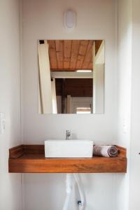 a bathroom with a sink and a mirror at Recanto das Águas - Urubici - SC in Urubici