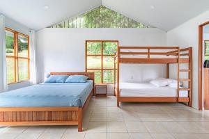 Postel nebo postele na pokoji v ubytování Finca Mango - 40 acre paradise