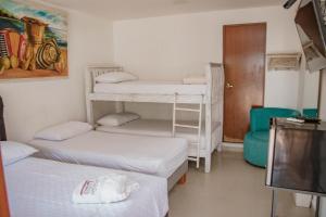 Postel nebo postele na pokoji v ubytování Hotel La Casona de Getsemani
