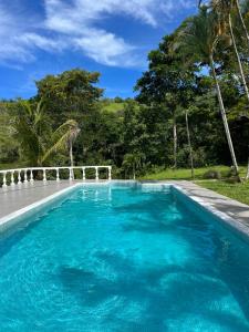 Bazén v ubytování Finca Mango - 40 acre paradise nebo v jeho okolí