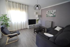 a living room with a couch and a tv at Casa Laita in Sarego +7 photos