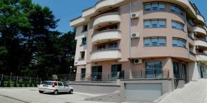 Το κτήριο όπου στεγάζεται  το διαμέρισμα