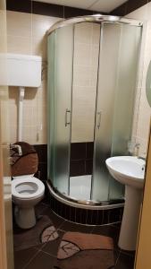 Ένα μπάνιο στο Apartmani Kesten +12 φωτογραφίες