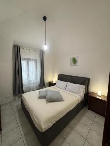 a bedroom with a large bed with two pillows on it at Zoe Recidencias 3 in Boves