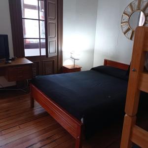 Voodi või voodid majutusasutuse Hostal Irreal toas