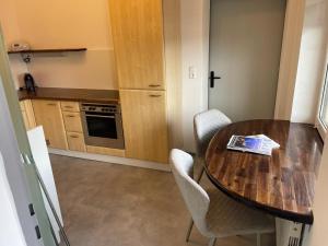 A kitchen or kitchenette at Apartment Paulberg