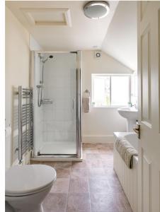 a bathroom with a shower and a toilet and a sink at Victoria Cottage-seconds to beach-pet friendly- easy parking- self check in-sleep 6 people-minutes walk to all amenities in Deal