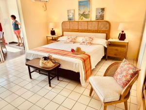 Llit o llits en una habitació de Résidence Le Vallon Guadeloupe Parc Piscine Appartements & Studios & Services hôteliers à la carte