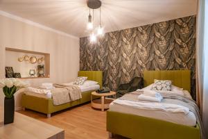 Ένα ή περισσότερα κρεβάτια σε δωμάτιο στο STING Apartments Havířov