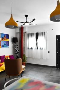 a living room with a table and a ceiling fan at Sevilla Urban Flat in Seville