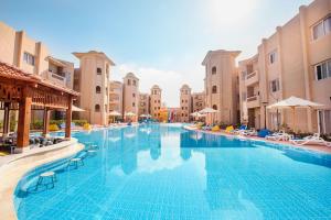 Bazén v ubytování Marom Port Said Resort & Beach nebo v jeho okolí