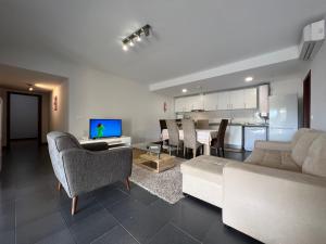 a living room with a couch and a dining room at Villas Quinta da Lapa by AnaLodges in Câmara de Lobos