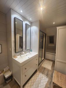 Phòng tắm tại Maison entre Paris et Disney