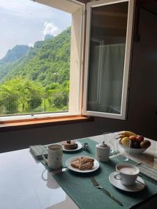 Nespecifikovaný výhled na hory nebo výhled na hory při pohledu z apartmánu + 4 fotografie